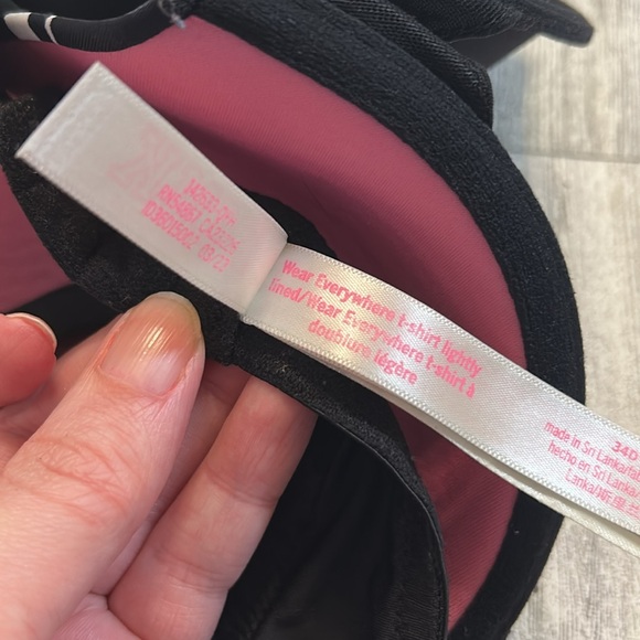 PINK Victoria's Secret Black wear everywear tshirt lightly lined bra size 34D - Picture 3 of 3